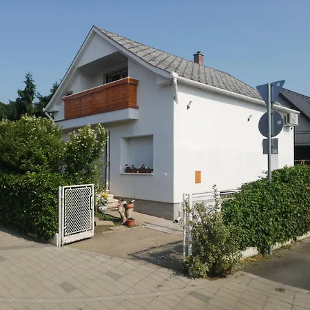 Nyarfa Vendeghaz 公寓 Balatonmáriafürdő